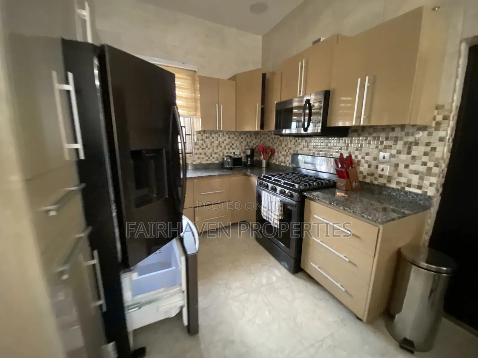 Fully Furnished 3 Bedrooms Apartments (Short or Long Stays)