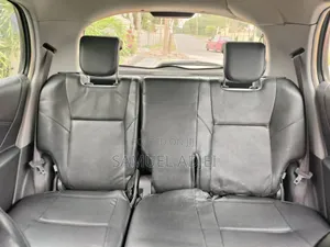 Photo - Toyota Yaris Base Sedan 4dr 2010 Green