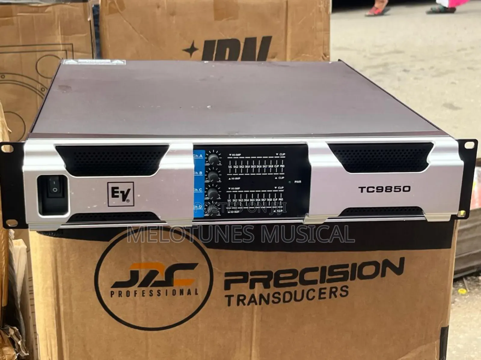 Electro-Voice (Ev) Tc9850 4in1 Midrange Power Amplifier