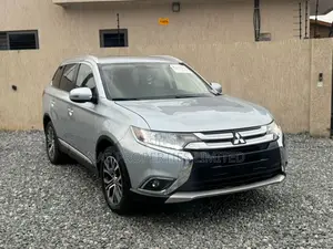 Photo - Mitsubishi Outlander SEL AWC 2017 Silver