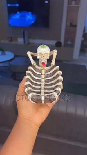 Ashtray Skeleton