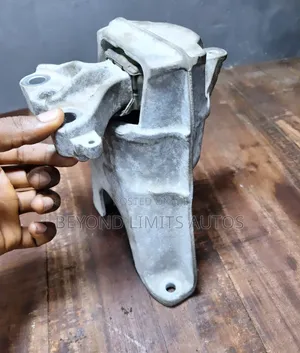 Photo - Honda Civic 2016,2017,2018,2019,2020,2021 Engine Seat/Mount