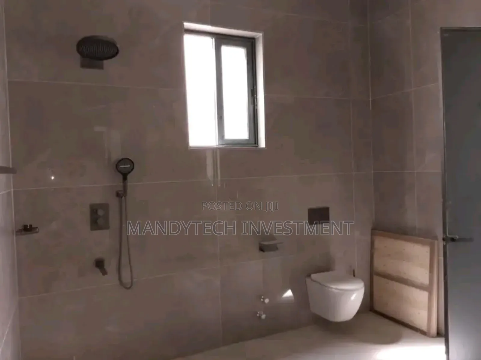 5bdrm Mansion in East Legon for sale