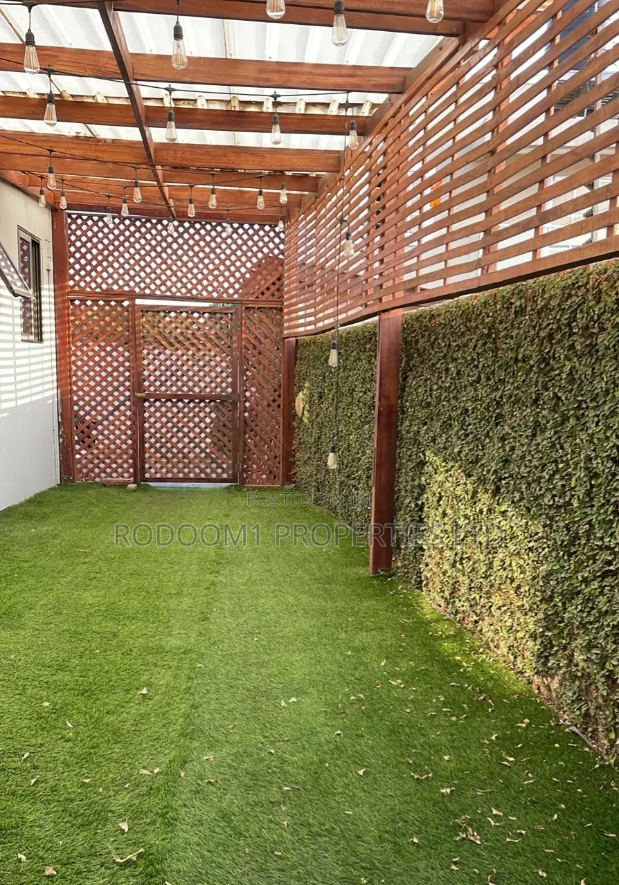4bdrm Duplex in Tesano Gardens for sale