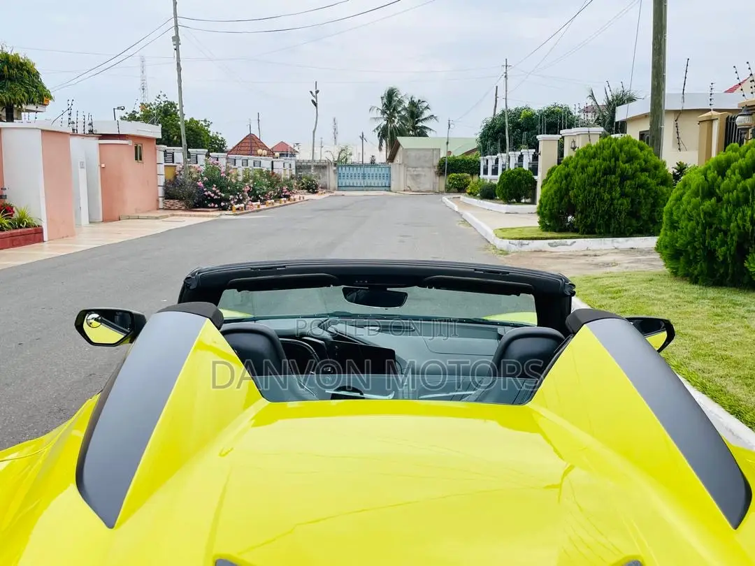 Chevrolet Corvette 2022 Yellow
