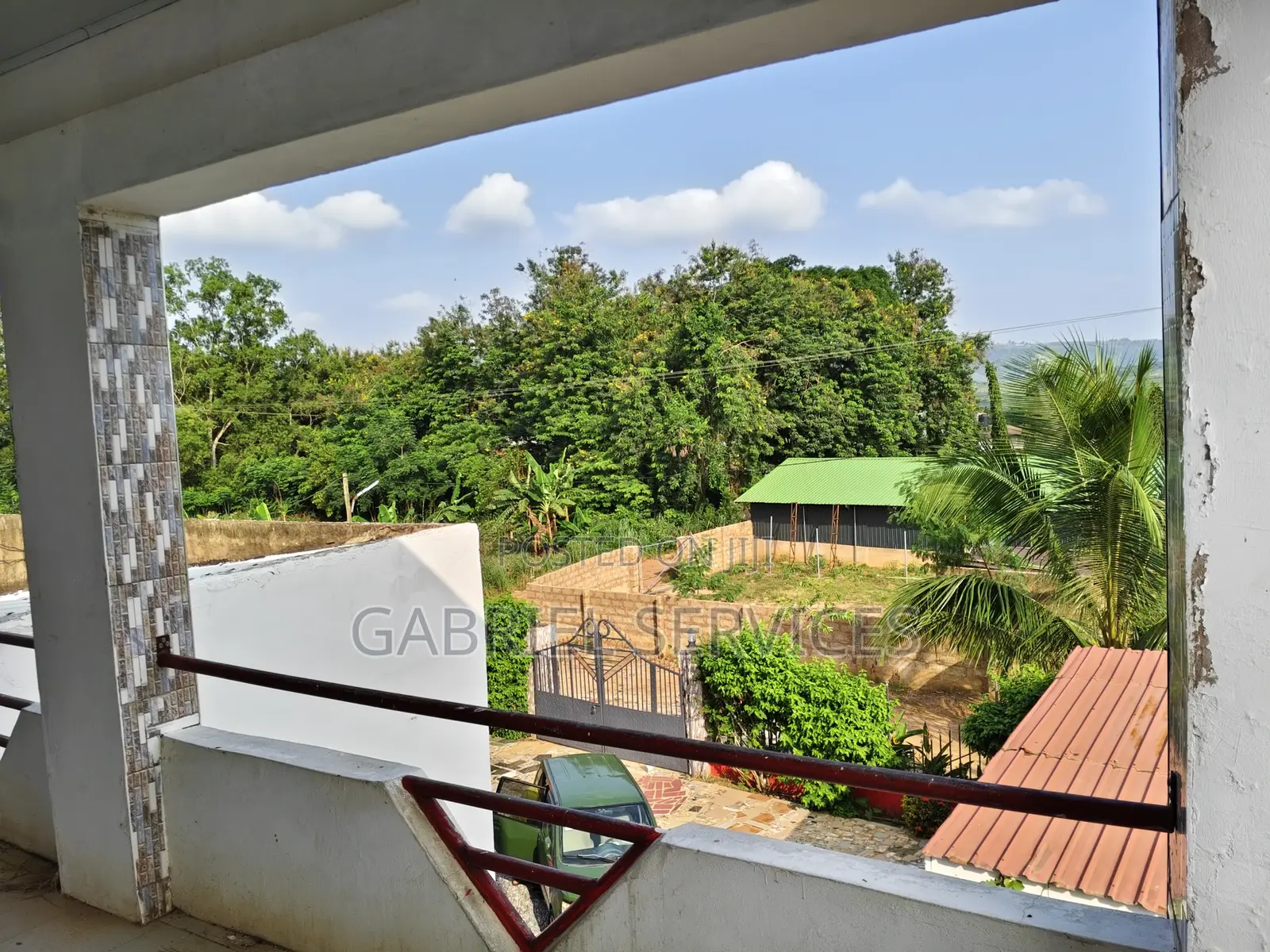 7bdrm Duplex in Aburi for sale