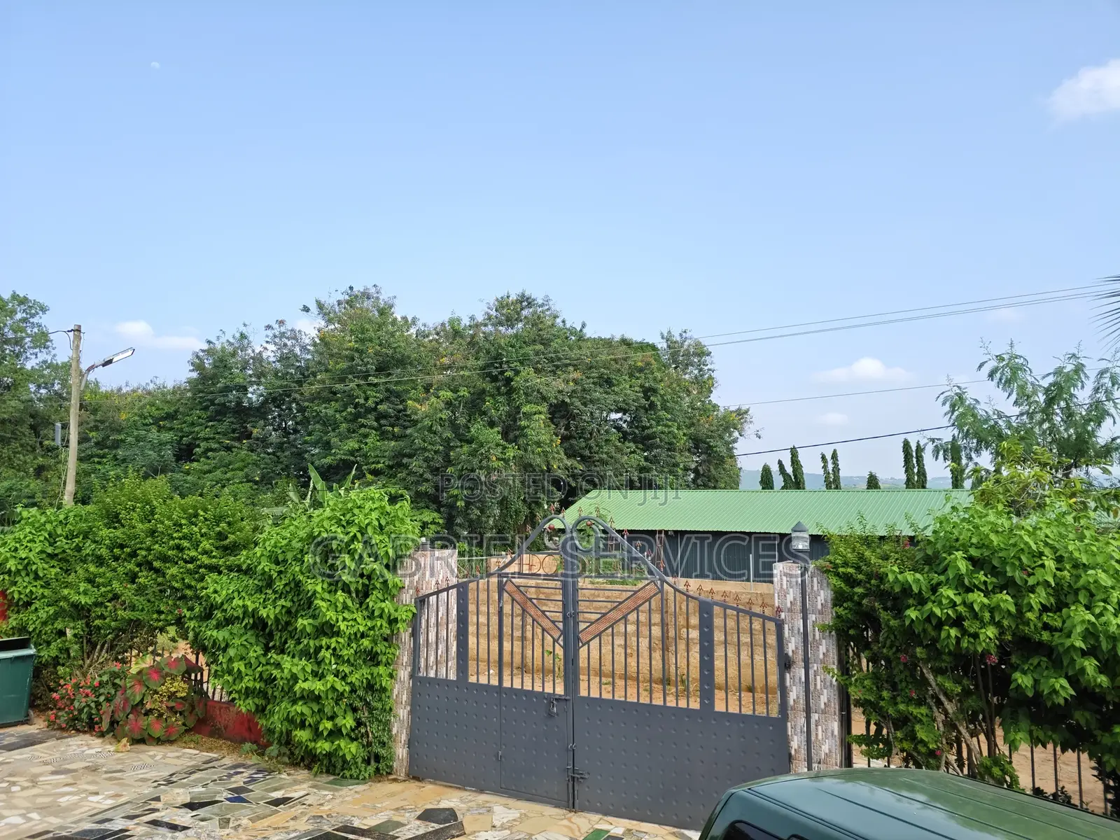 7bdrm Duplex in Aburi for sale