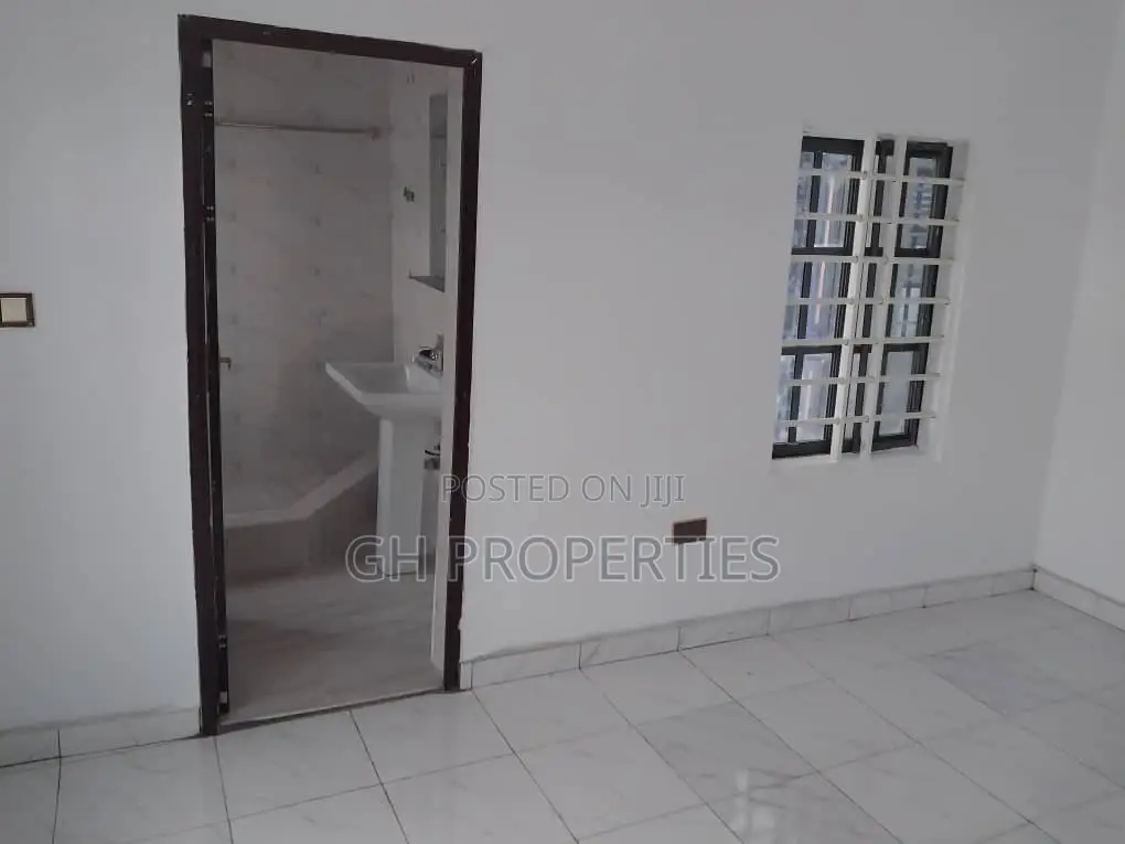 3bdrm House in Asokore Pakoso, Kumasi Metropolitan for sale