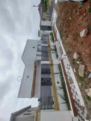 3bdrm House in Asokore Pakoso, Kumasi Metropolitan for sale