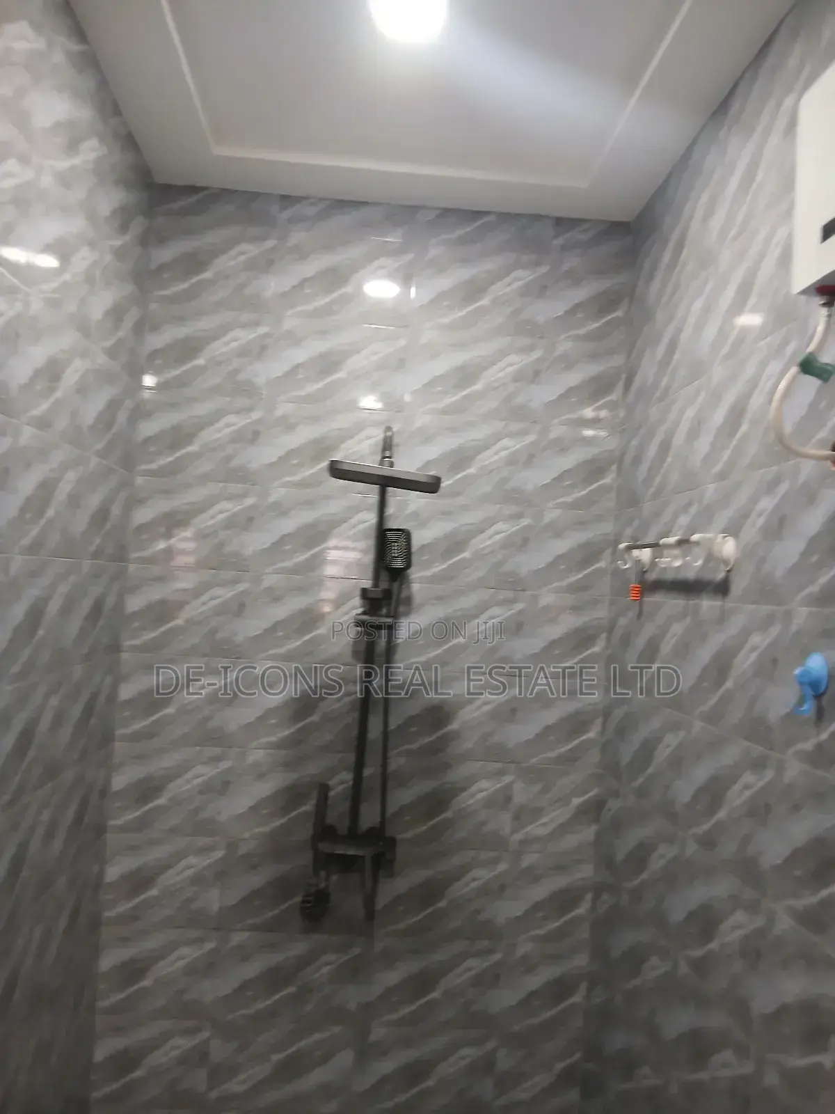 2bdrm Duplex in De-Icons Real Estate, Awutu Senya East Municipal