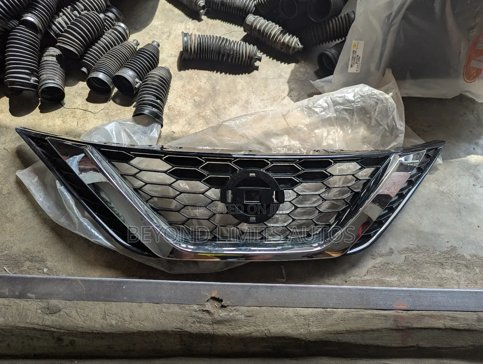 Nissan Sentra / Nissan Rogue Top Grille/Front Grille/Shell