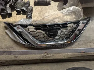 Nissan Sentra / Nissan Rogue Top Grille/Front Grille/Shell