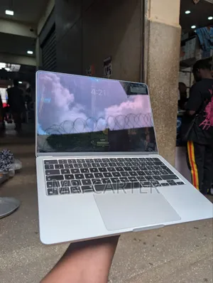 New Laptop Apple MacBook Air 2024 M3 13-Inch 8GB Apple M3 SSD 256GB