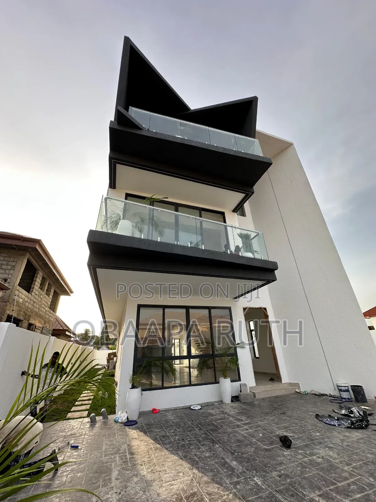 4bdrm Duplex in Adjiriganor for sale