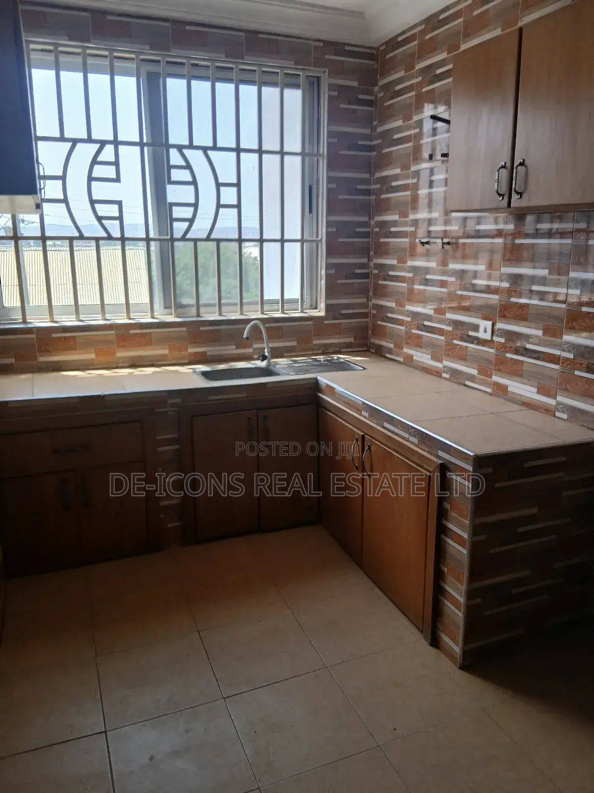 2bdrm Duplex in De-Icons Real Estate, Awutu Senya East Municipal