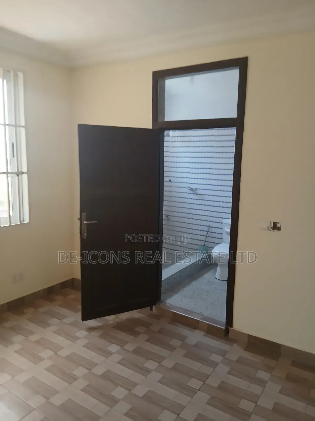 2bdrm Duplex in De-Icons Real Estate, Awutu Senya East Municipal