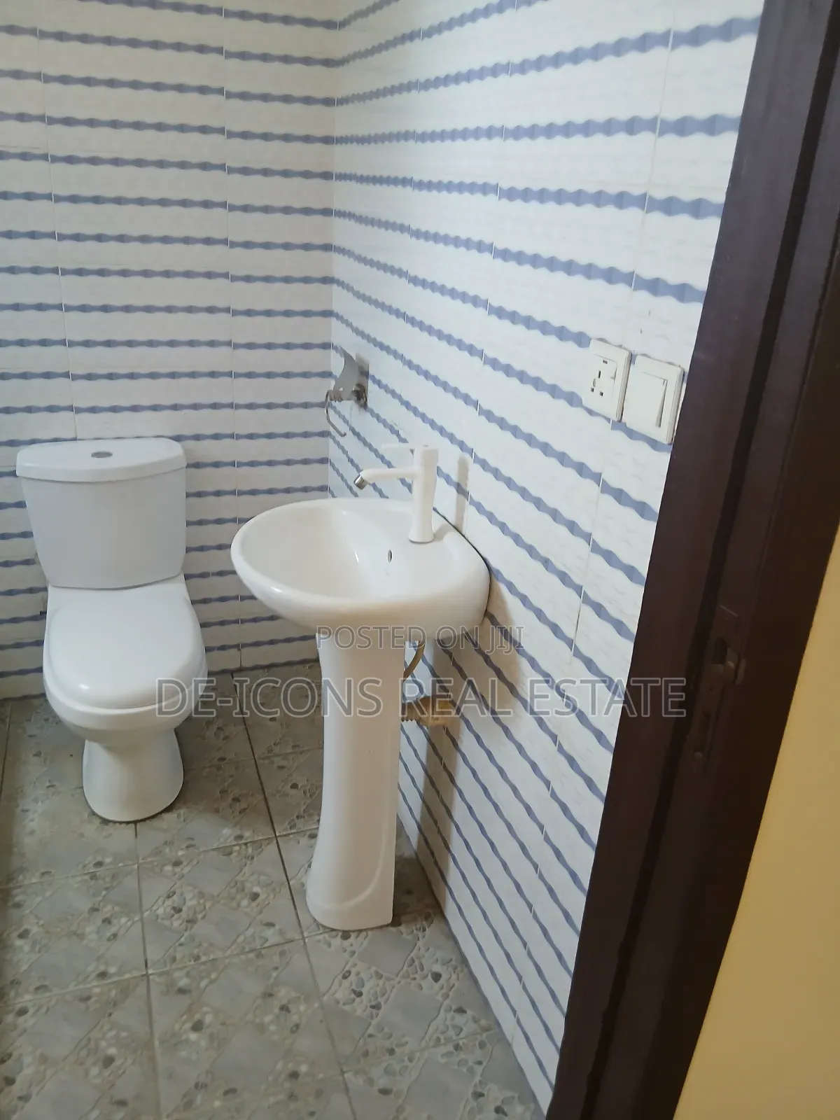 2bdrm Duplex in De-Icons Real Estate, Awutu Senya East Municipal