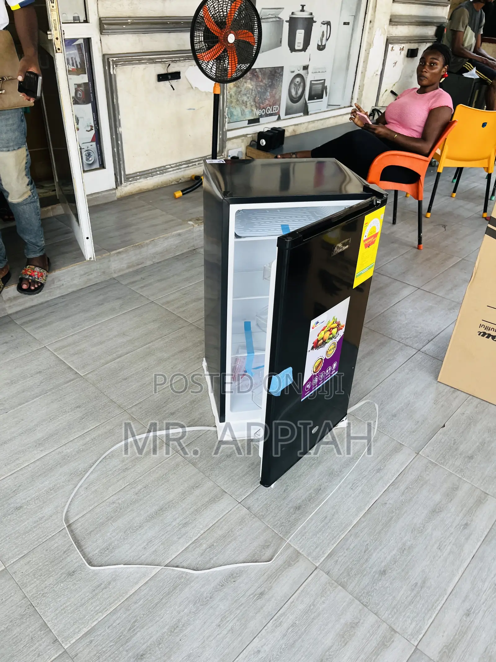 Most Affordable Rainbow Single Door Table Top Fridge 