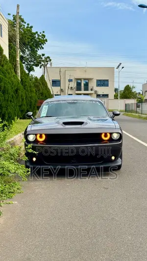 Photo - Dodge Challenger GT 2023 Gray