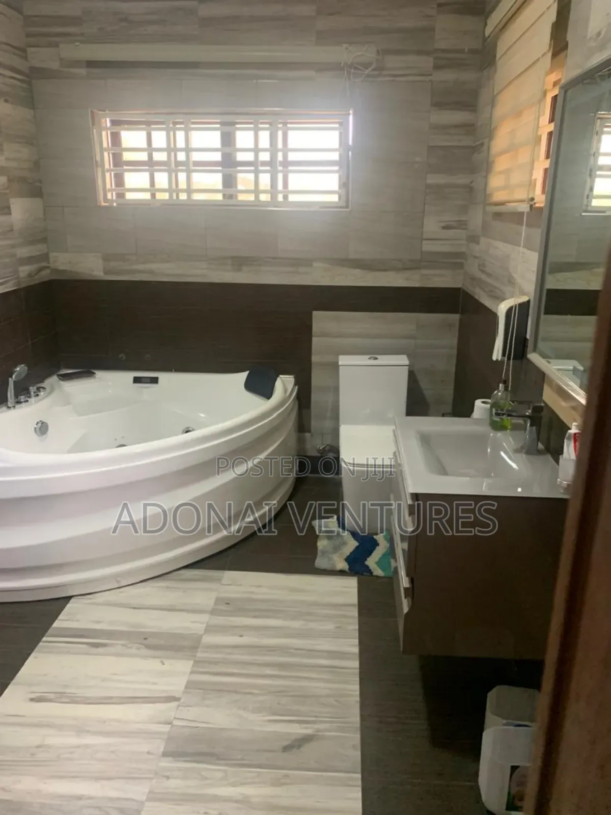6bdrm House in Tech Anwomaso, Kumasi Metropolitan for sale