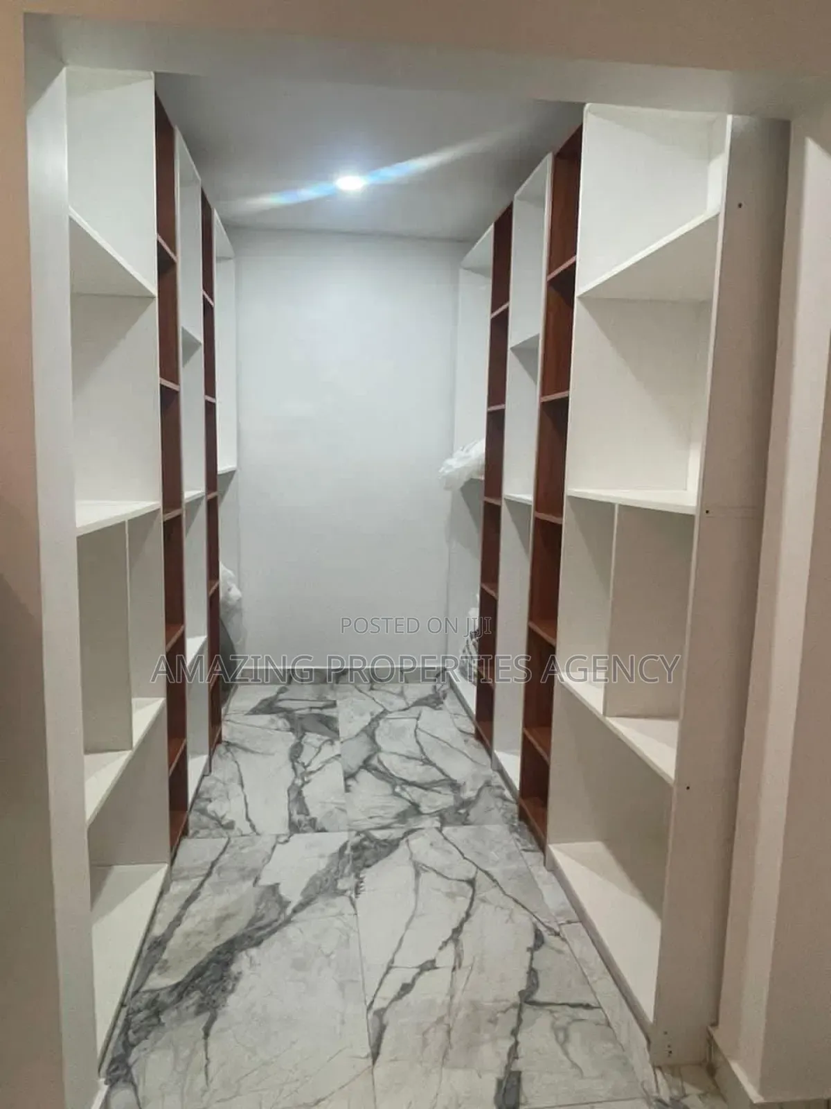 11bdrm House in East Legon for sale
