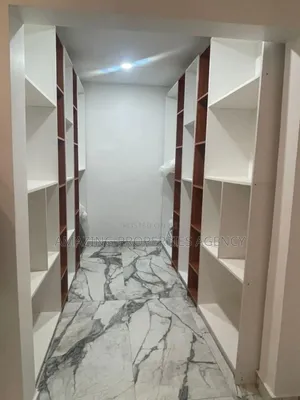 11bdrm House in East Legon for sale
