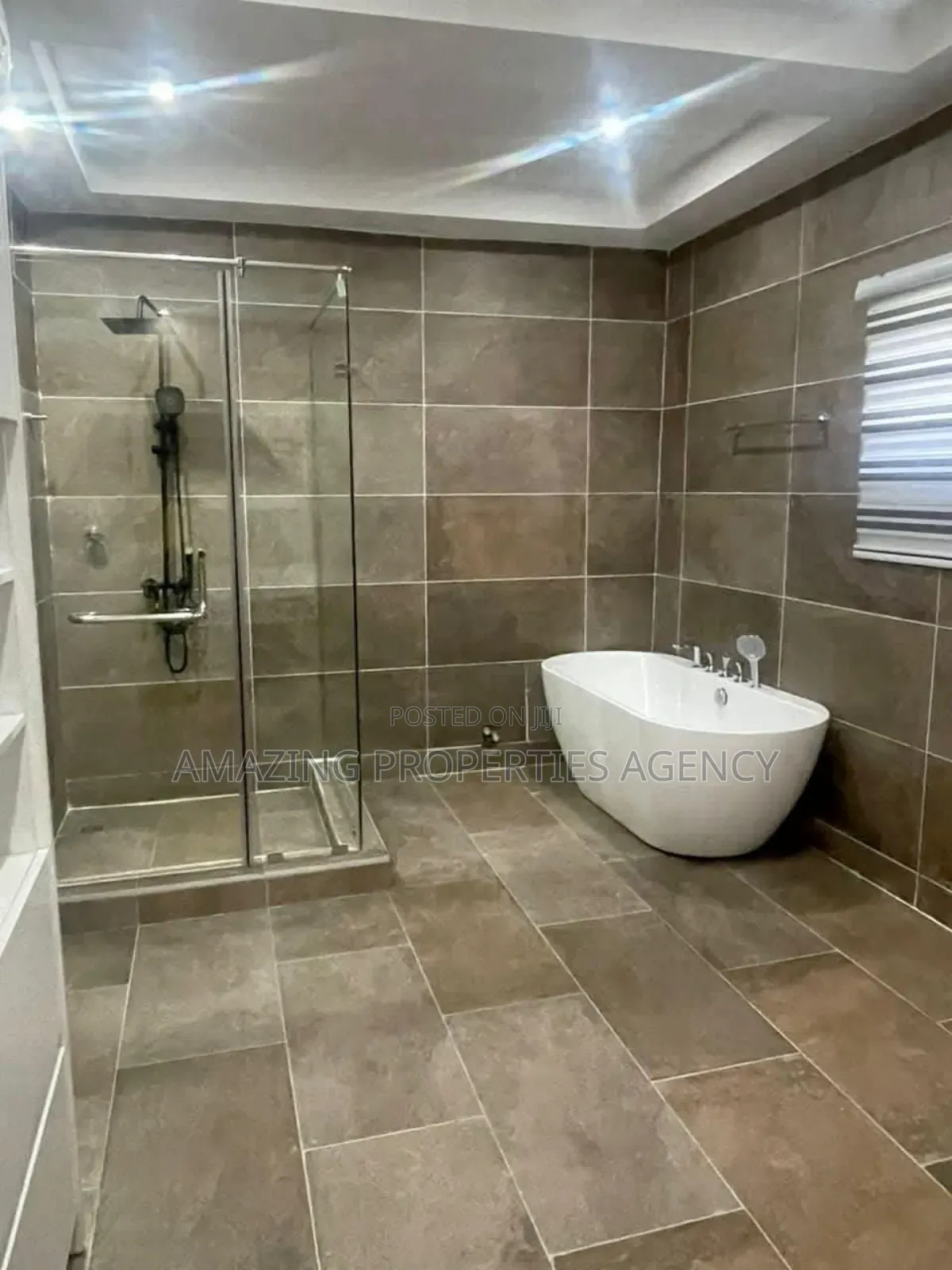 11bdrm House in East Legon for sale