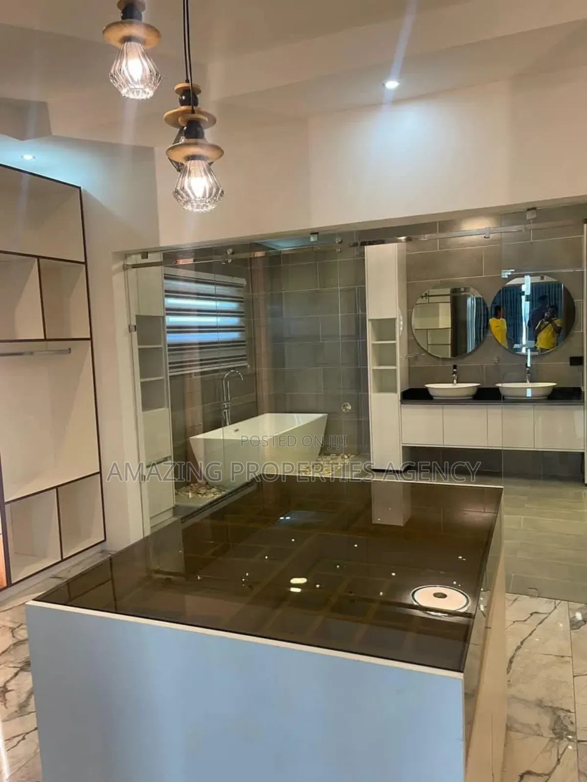 11bdrm House in East Legon for sale