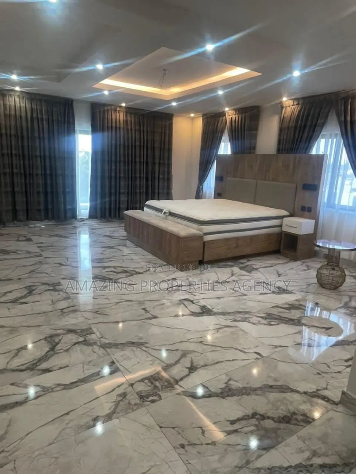 11bdrm House in East Legon for sale