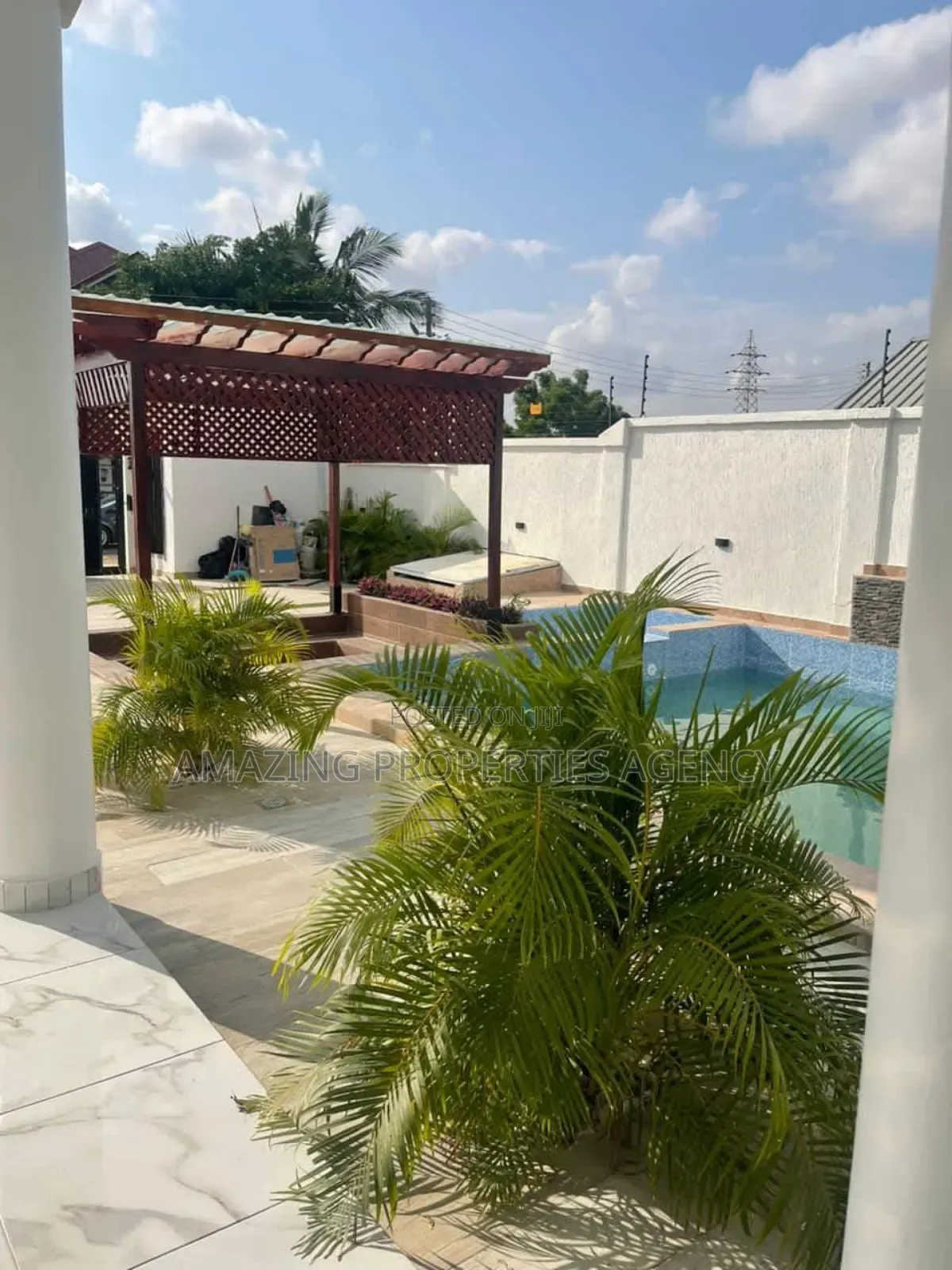 11bdrm House in East Legon for sale