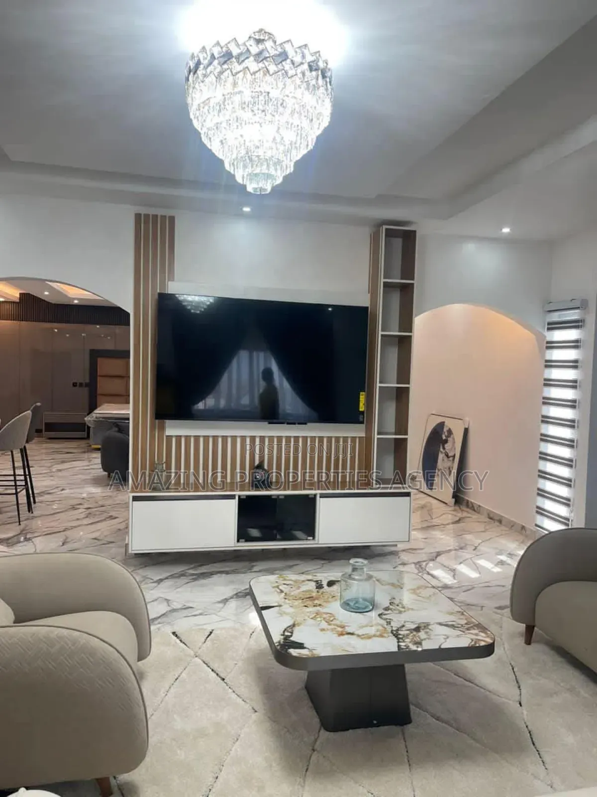 11bdrm House in East Legon for sale