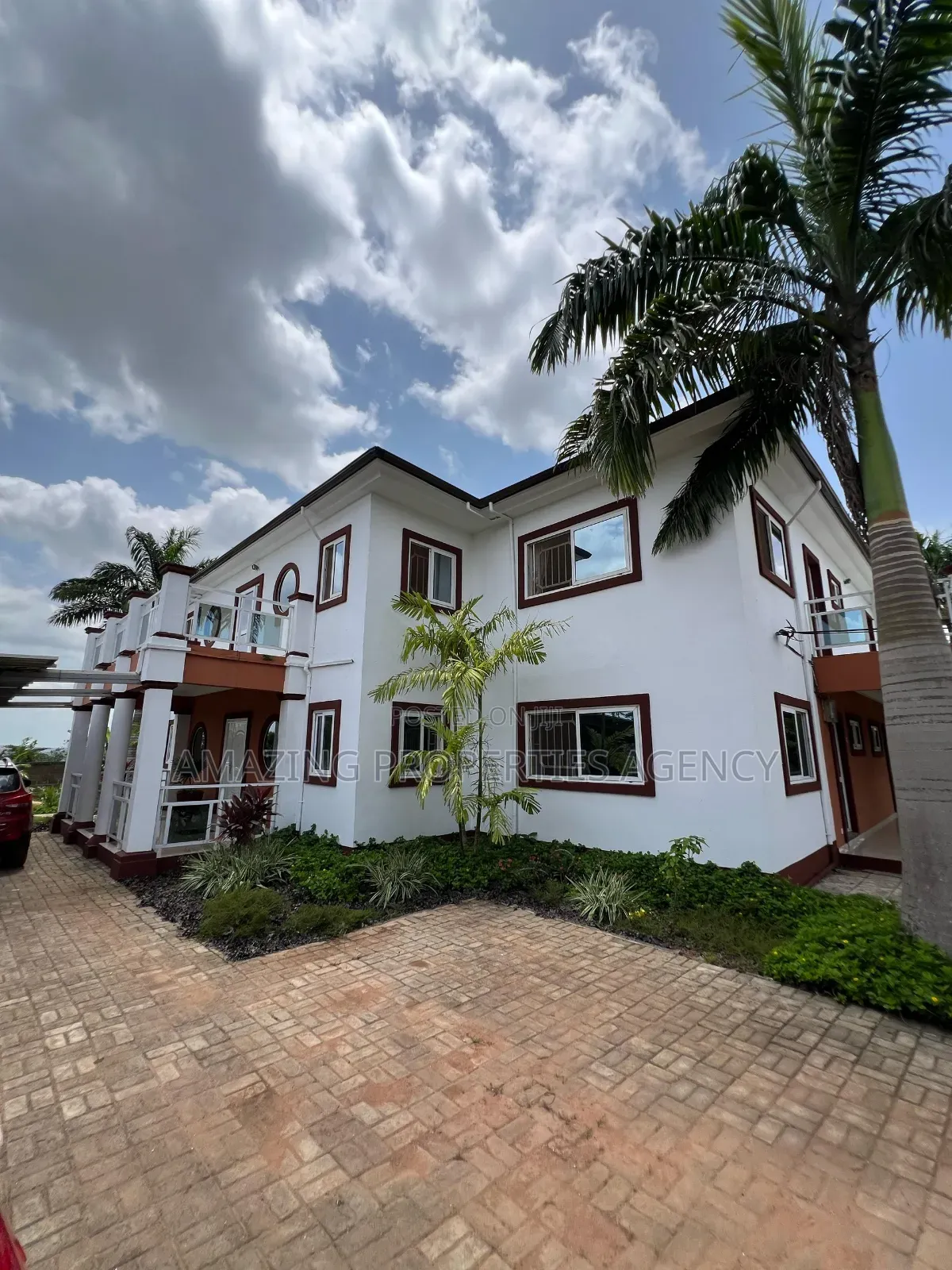 5bdrm Mansion in Aburi for sale