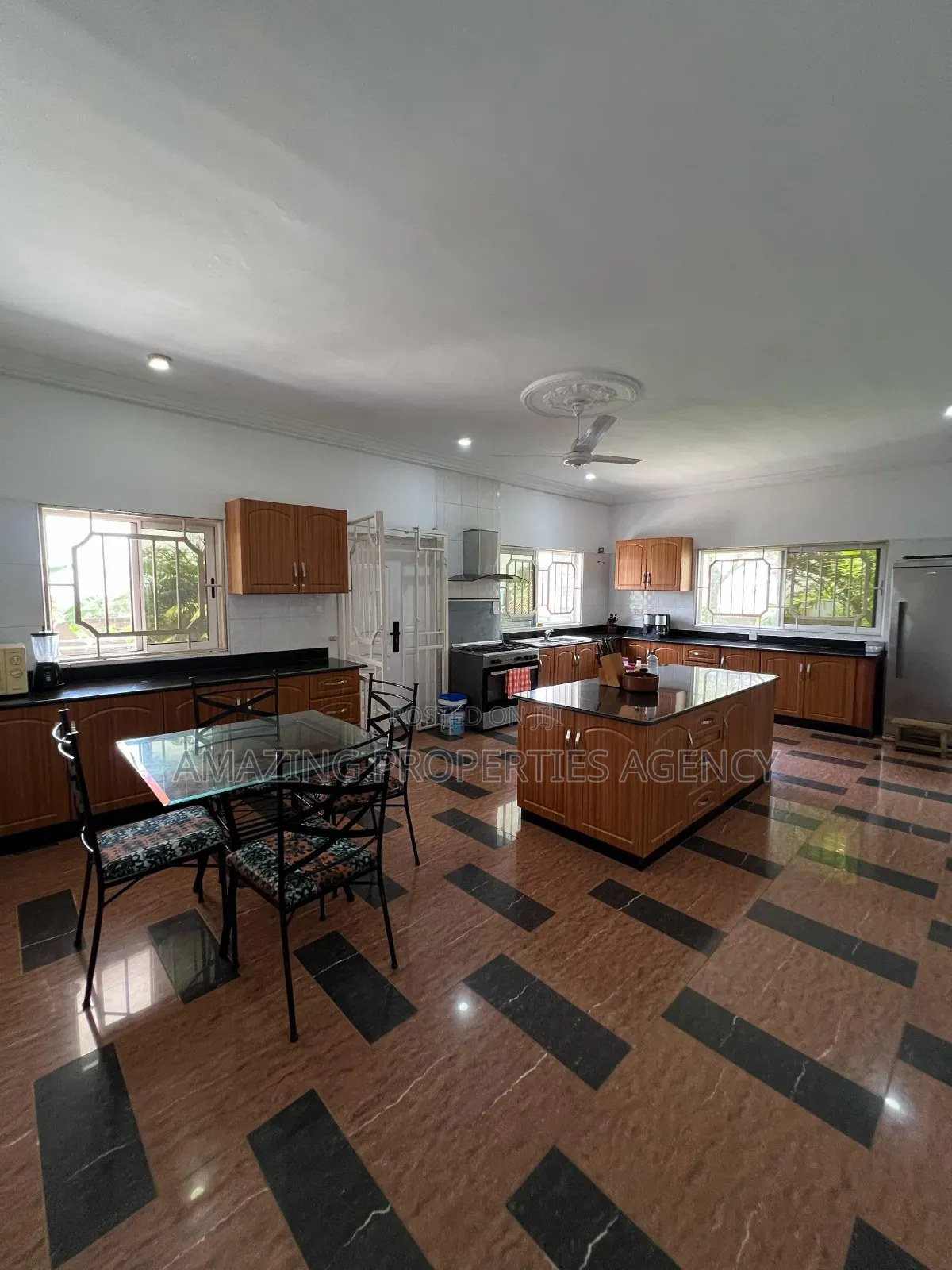 5bdrm Mansion in Aburi for sale