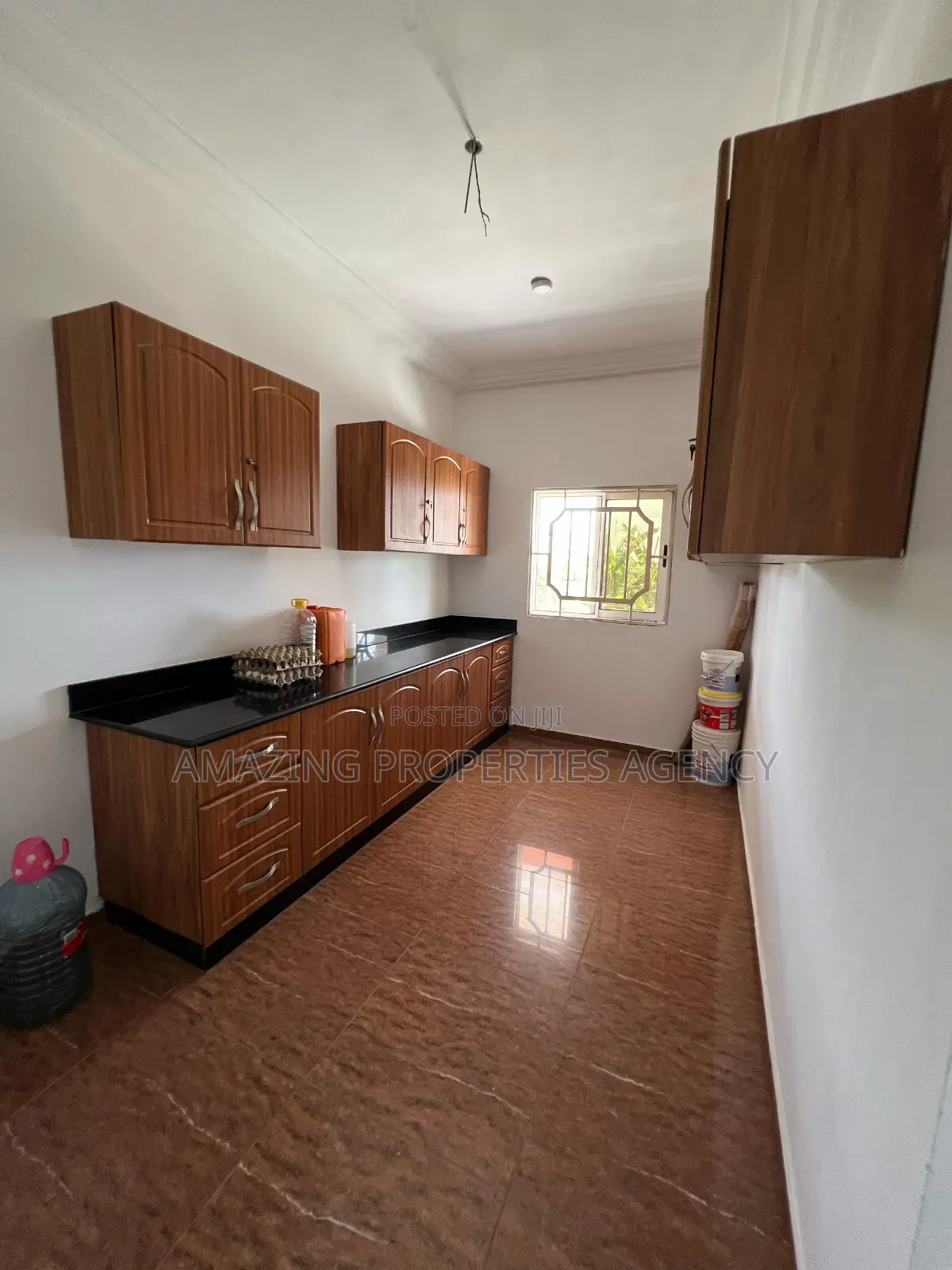 5bdrm Mansion in Aburi for sale