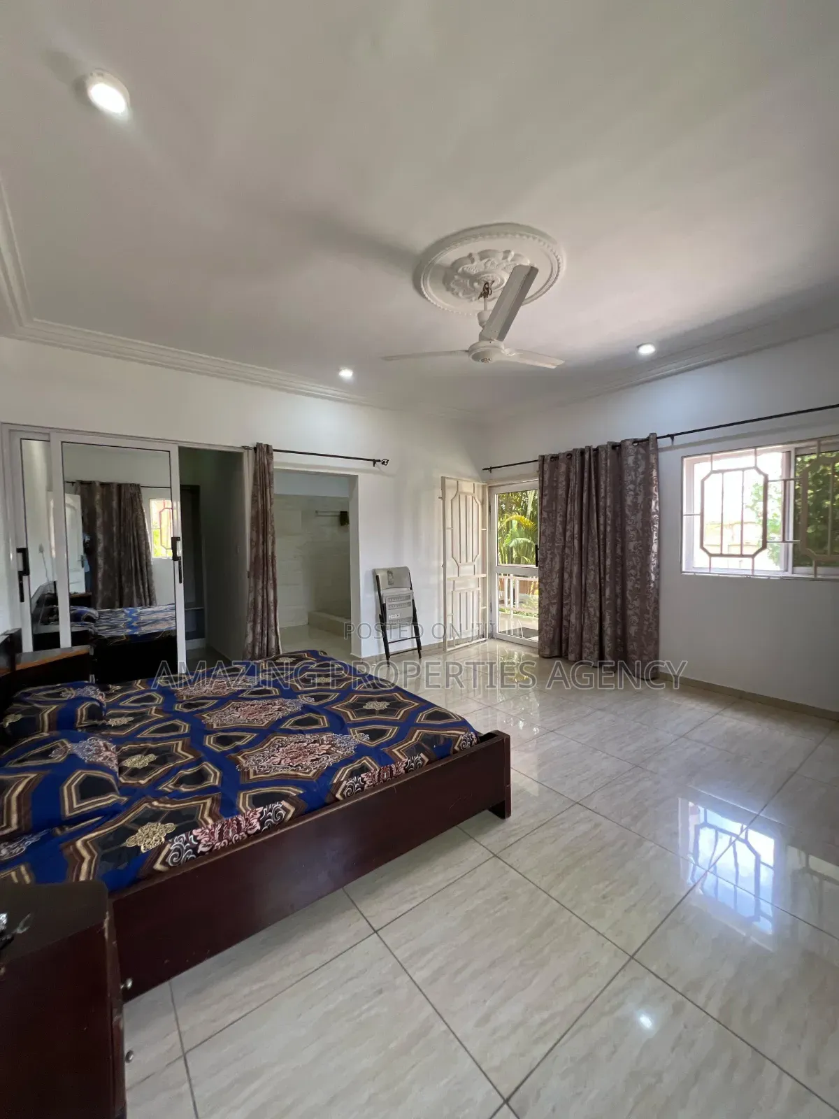5bdrm Mansion in Aburi for sale