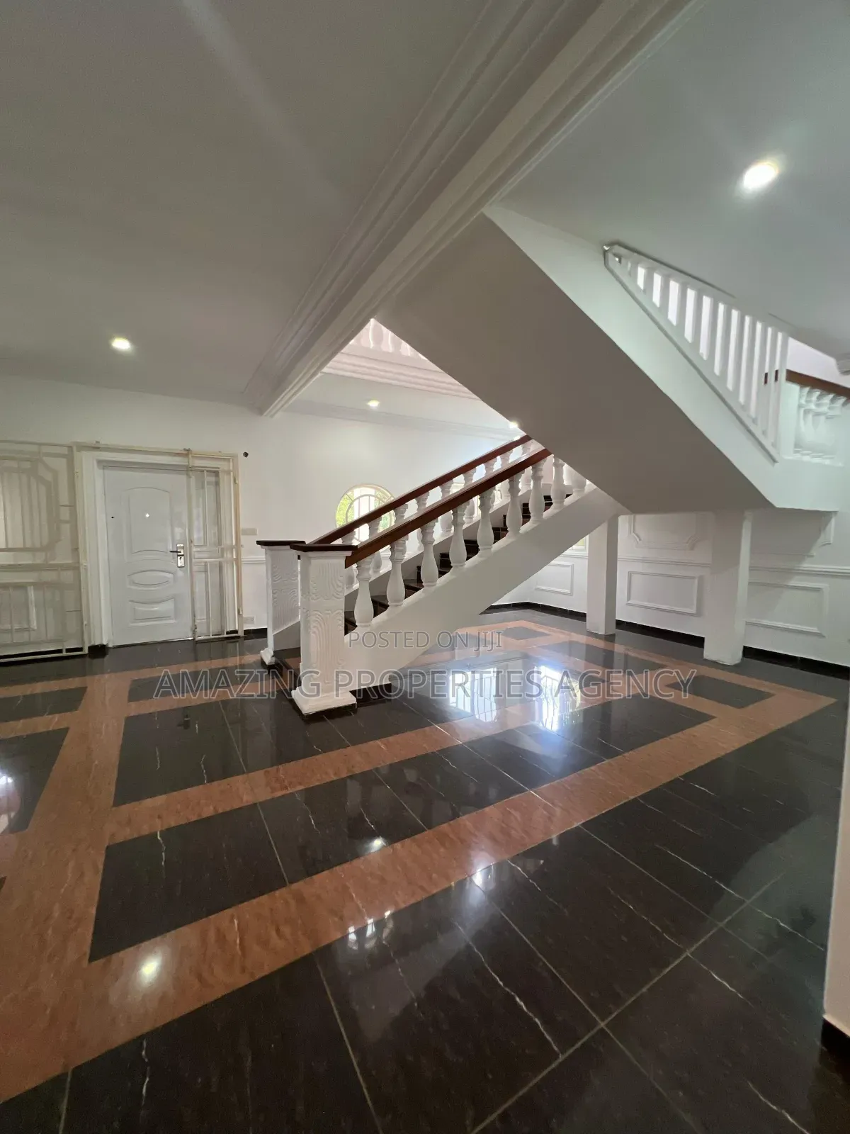 5bdrm Mansion in Aburi for sale