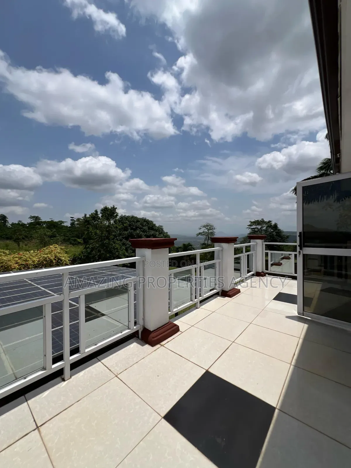 5bdrm Mansion in Aburi for sale