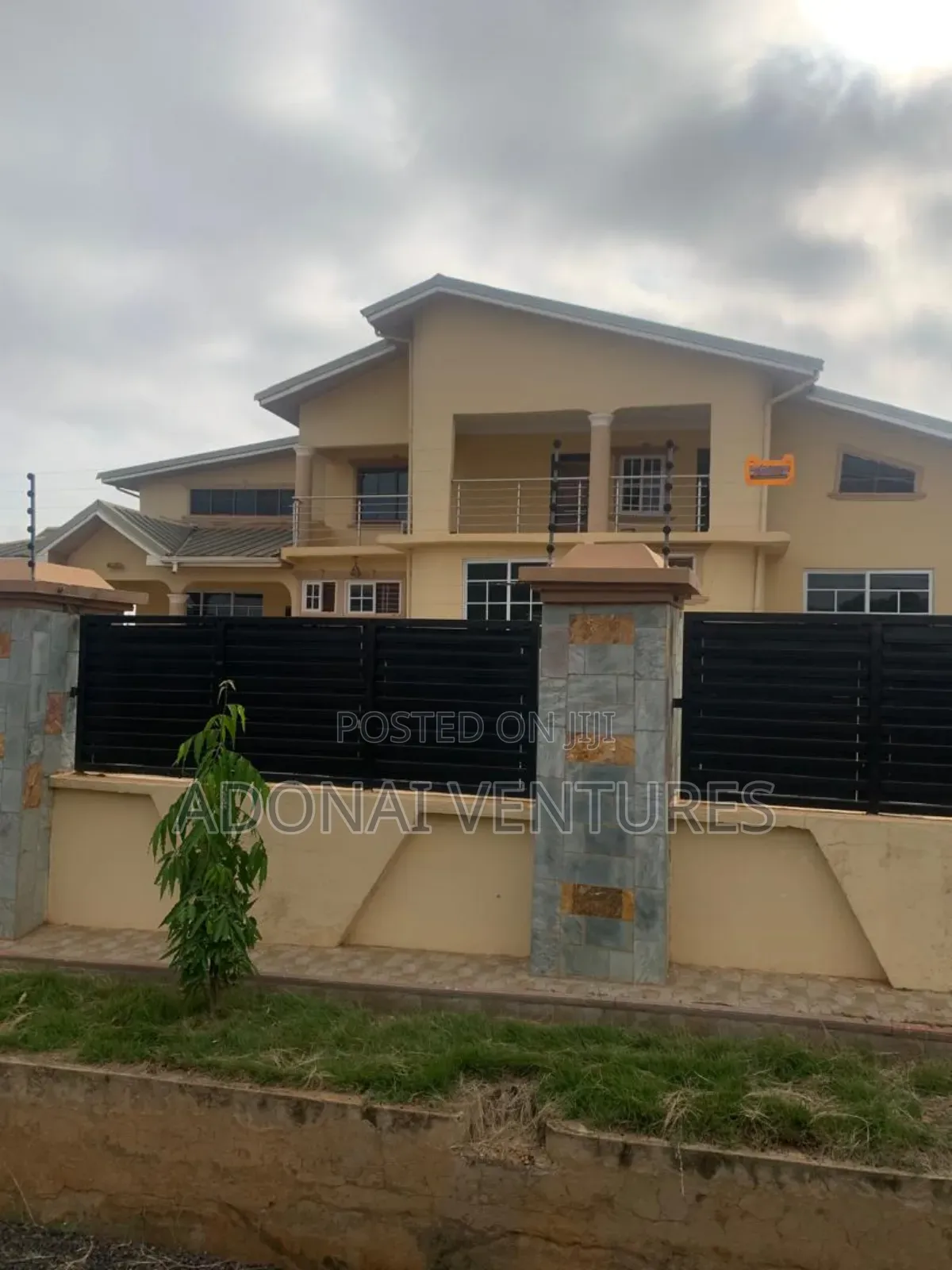 6bdrm House in Tech Anwomaso, Kumasi Metropolitan for sale