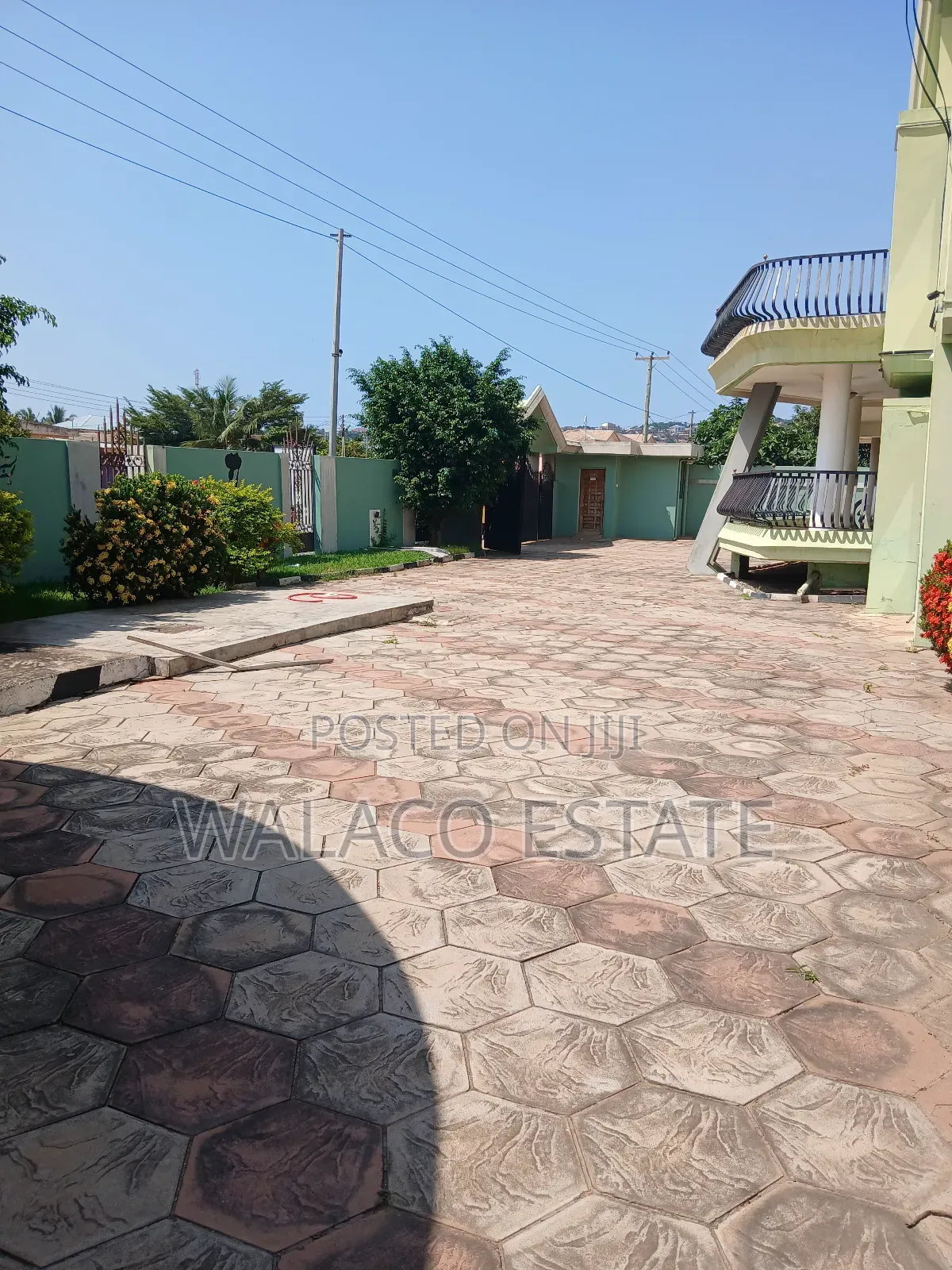 8bdrm Mansion in Walako Estate, Gbawe for rent