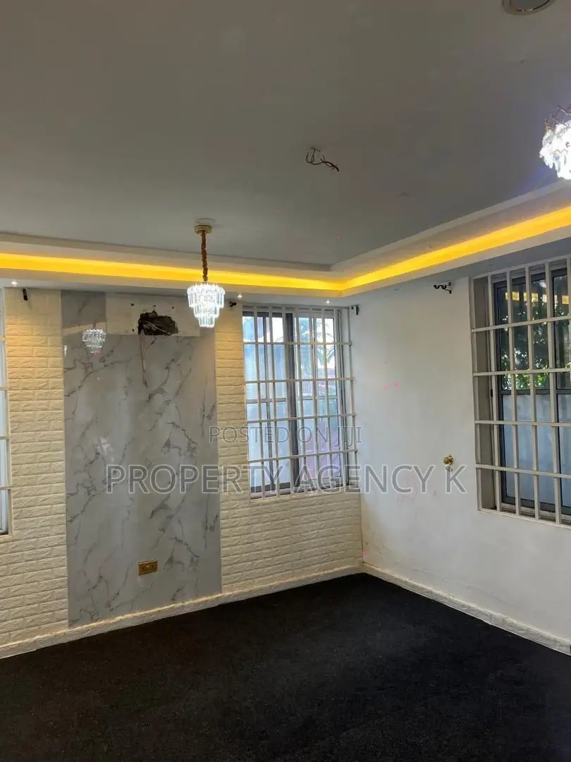 4bdrm House in Kfs, West Hills Mall Area for sale