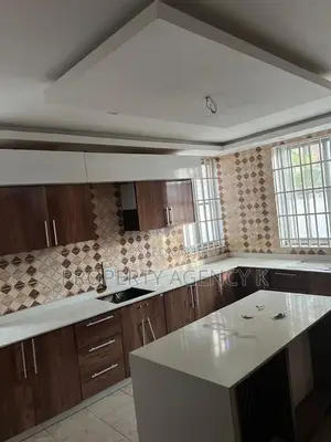 4bdrm House in Kfs, West Hills Mall Area for sale