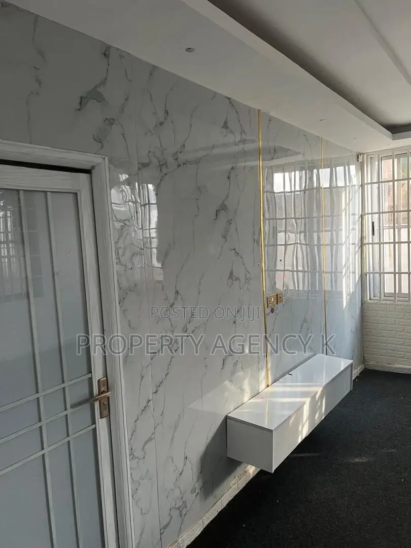 4bdrm House in Kfs, West Hills Mall Area for sale