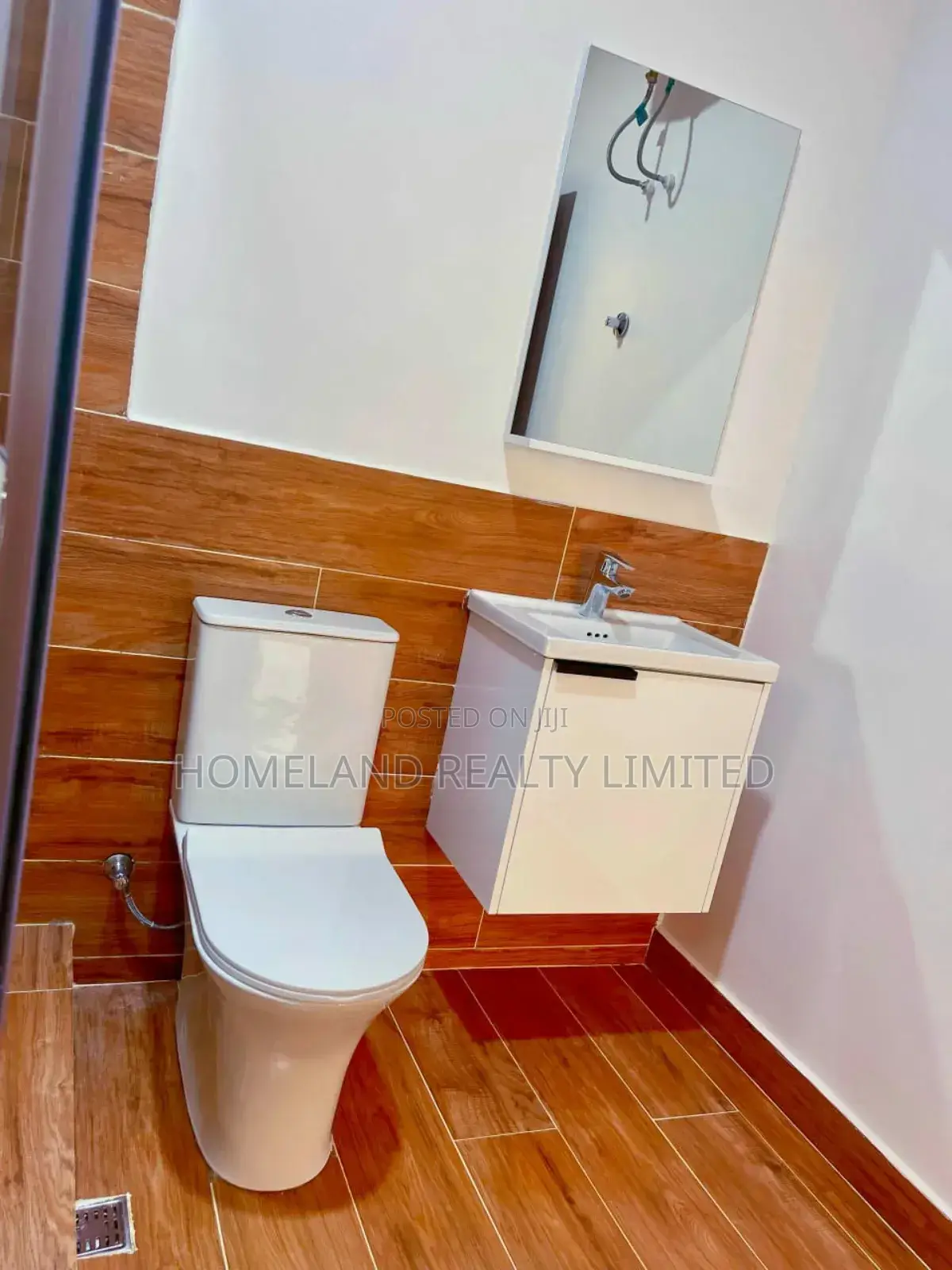 4bdrm Duplex in Oyarifa for sale