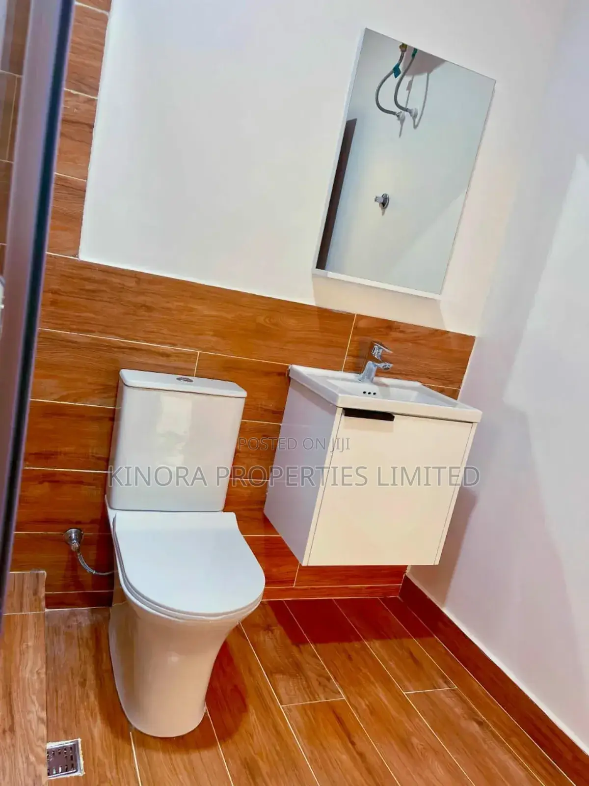 4bdrm Duplex in Oyarifa for sale