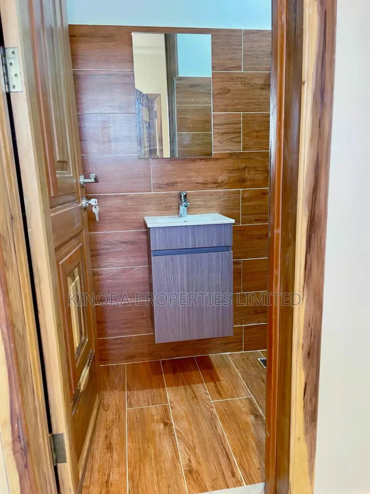4bdrm Duplex in Oyarifa for sale