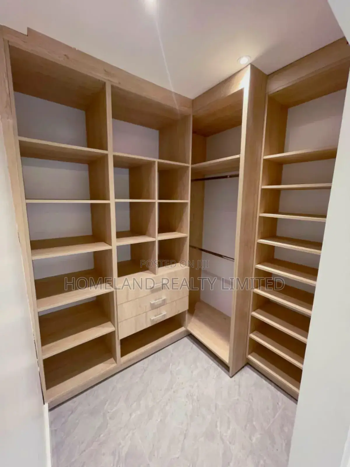 4bdrm Duplex in Oyarifa for sale