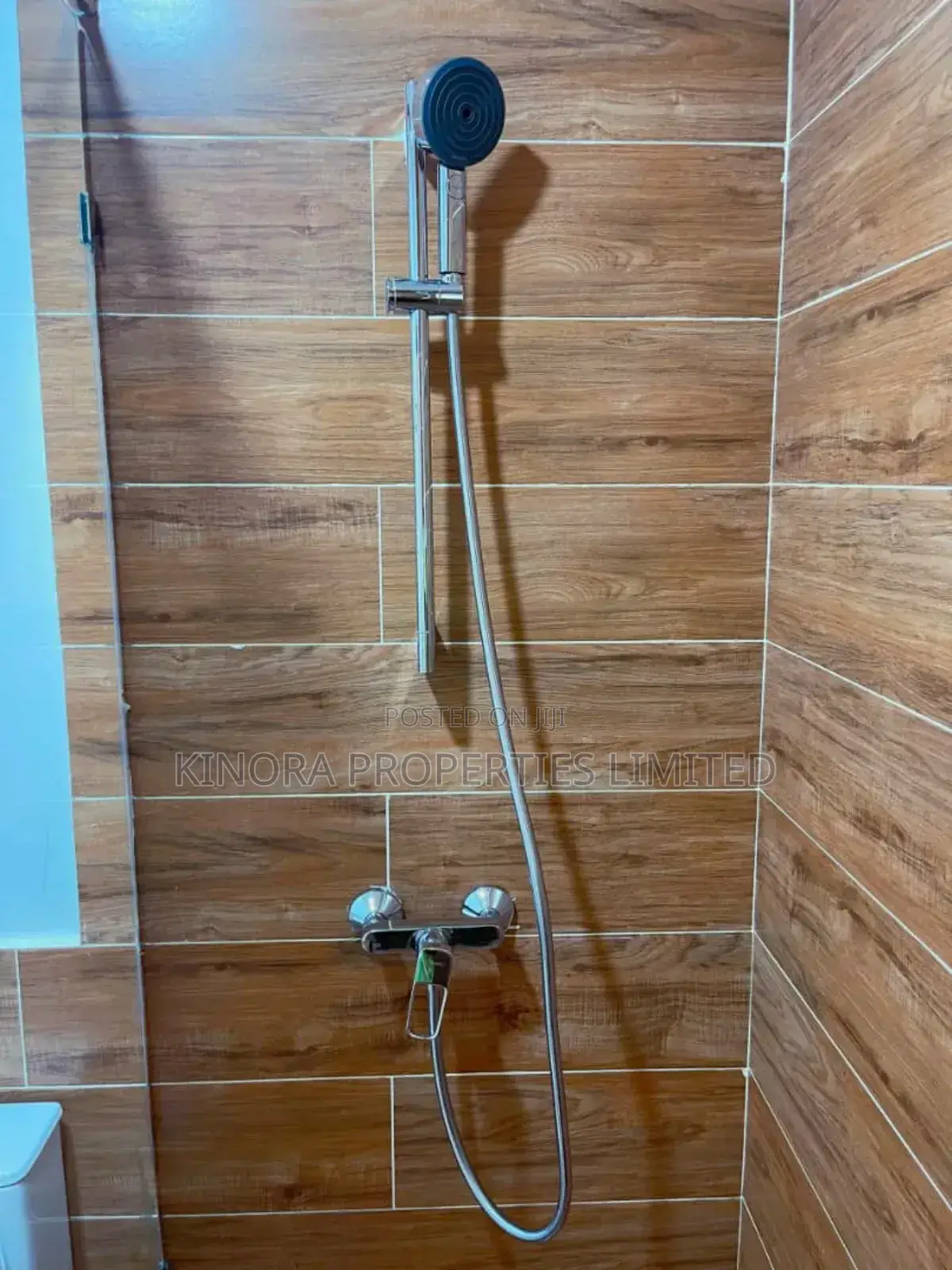 4bdrm Duplex in Oyarifa for sale