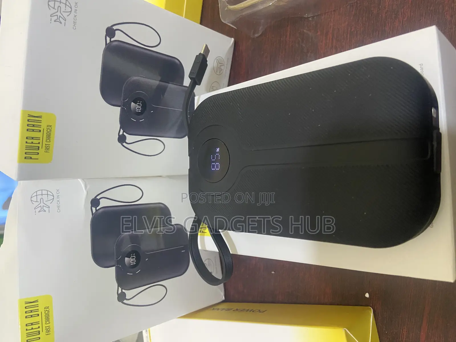 20000mah Power Bank With Type C/Lightning Cable