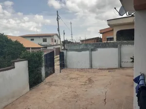 6bdrm House in Atasomanso, Kumasi Metropolitan for sale