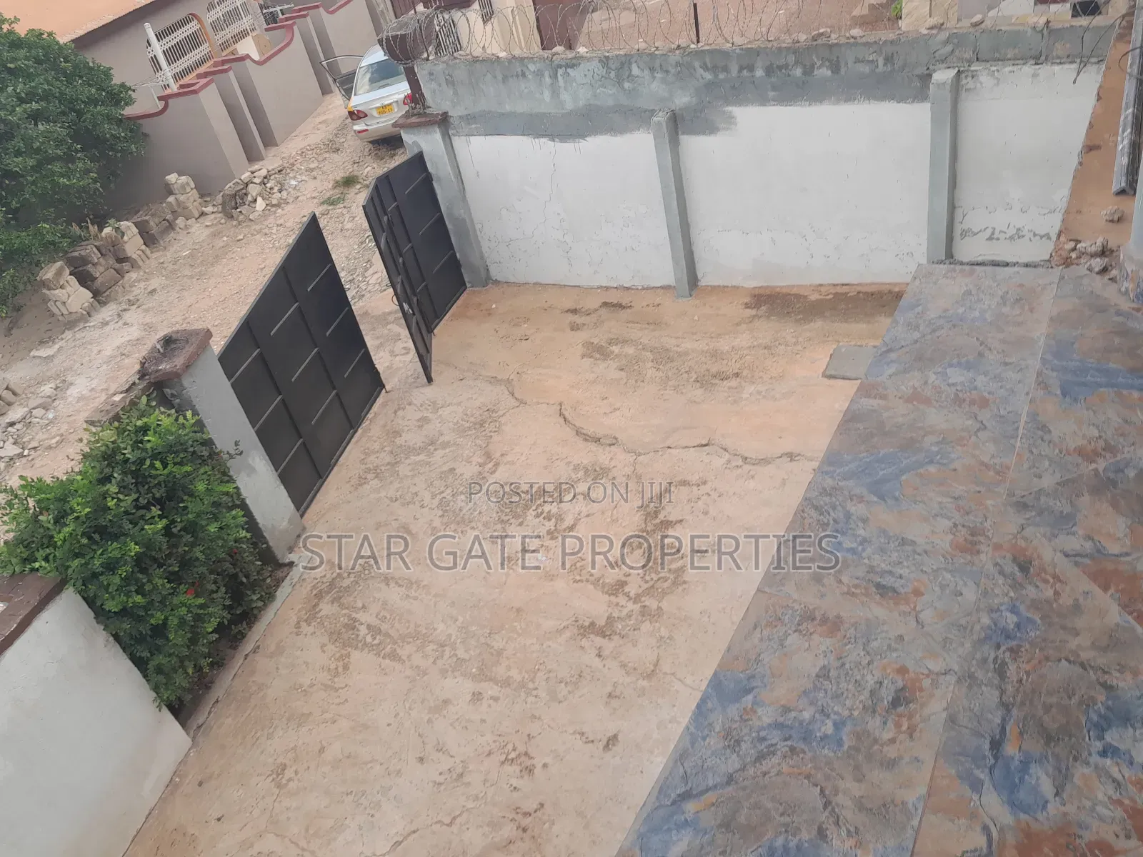 6bdrm House in Atasomanso, Kumasi Metropolitan for sale